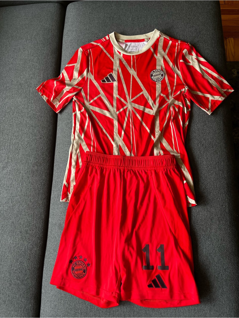 adidas FC Bayern Munich Youth L 164 Jersey & Shorts Set official #11 München